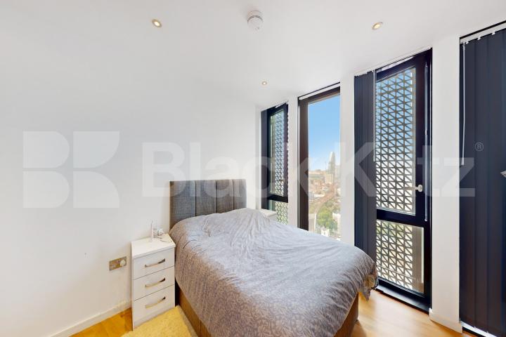 Stylish & contemporary & boasting 830 Sq. Ft. of living & entertaining space The Ceramic Building - Newington Causeway , Borough